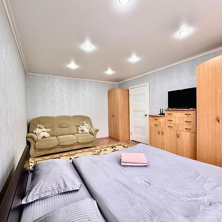 В Центре Павлодара Светлая Квартира Ngoại thất bức ảnh
