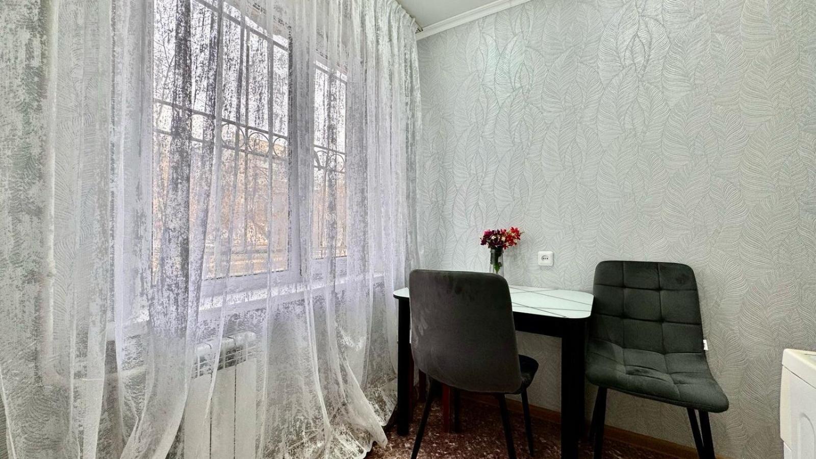 В Центре Павлодара Светлая Квартира Ngoại thất bức ảnh