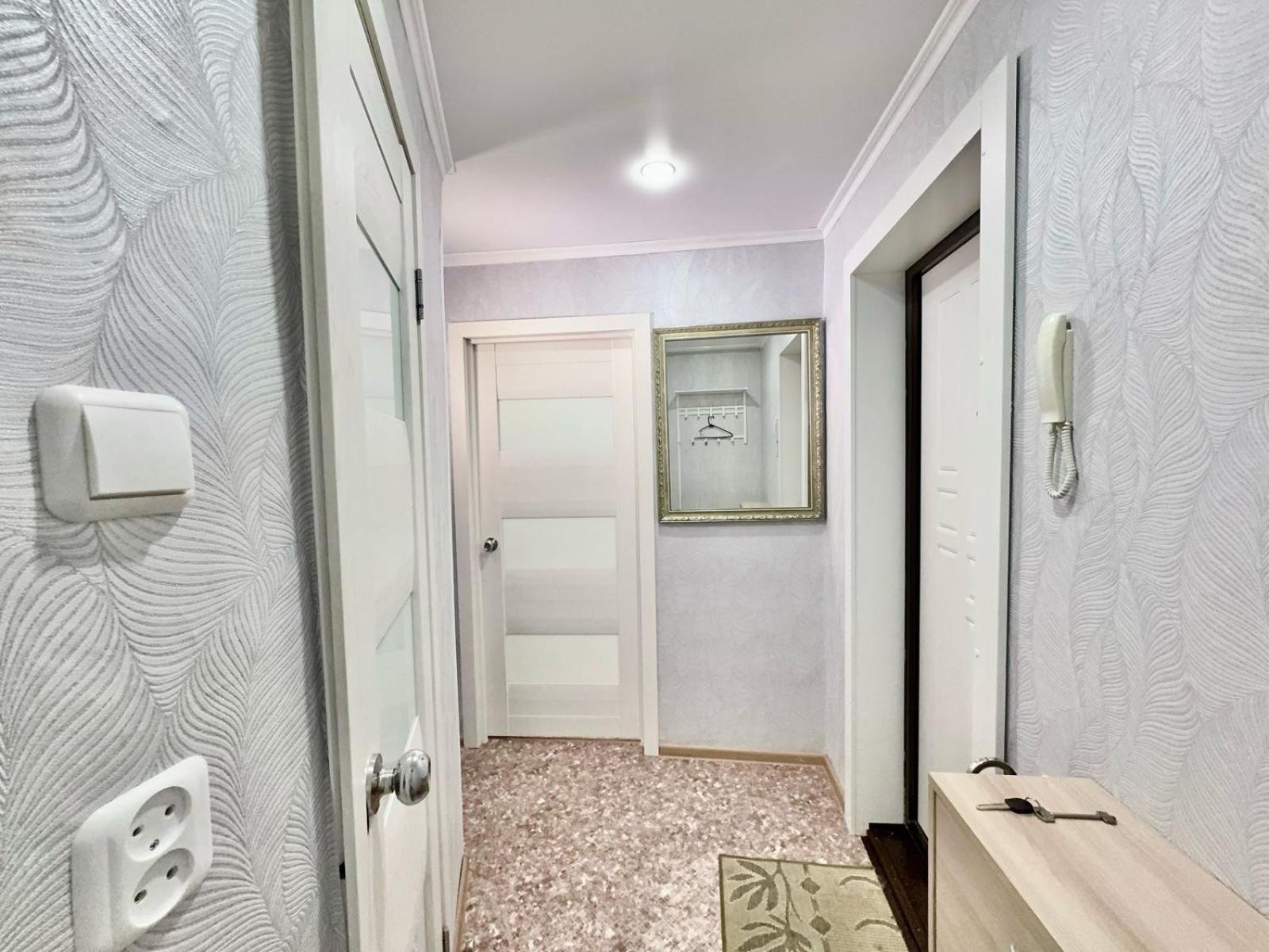 В Центре Павлодара Светлая Квартира Ngoại thất bức ảnh